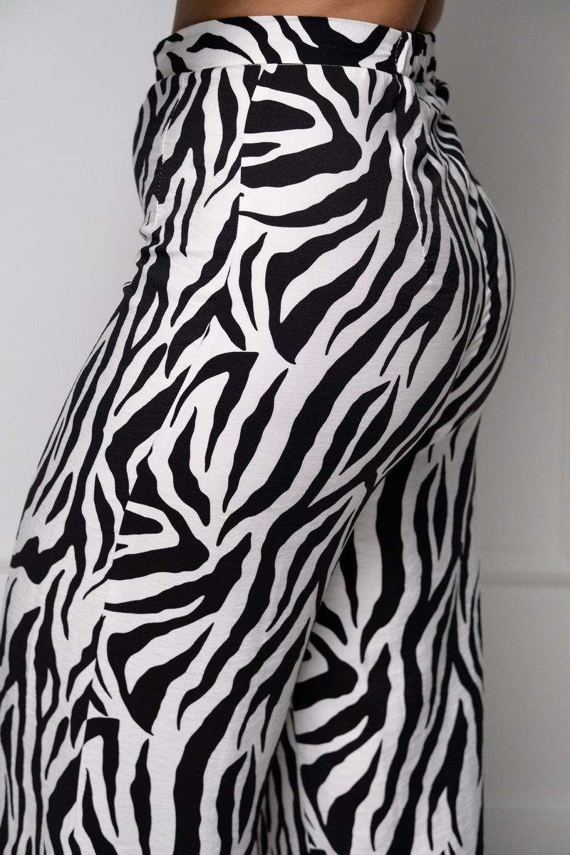 Брючный костюм Beautiful&Free 3076 белый+зебра