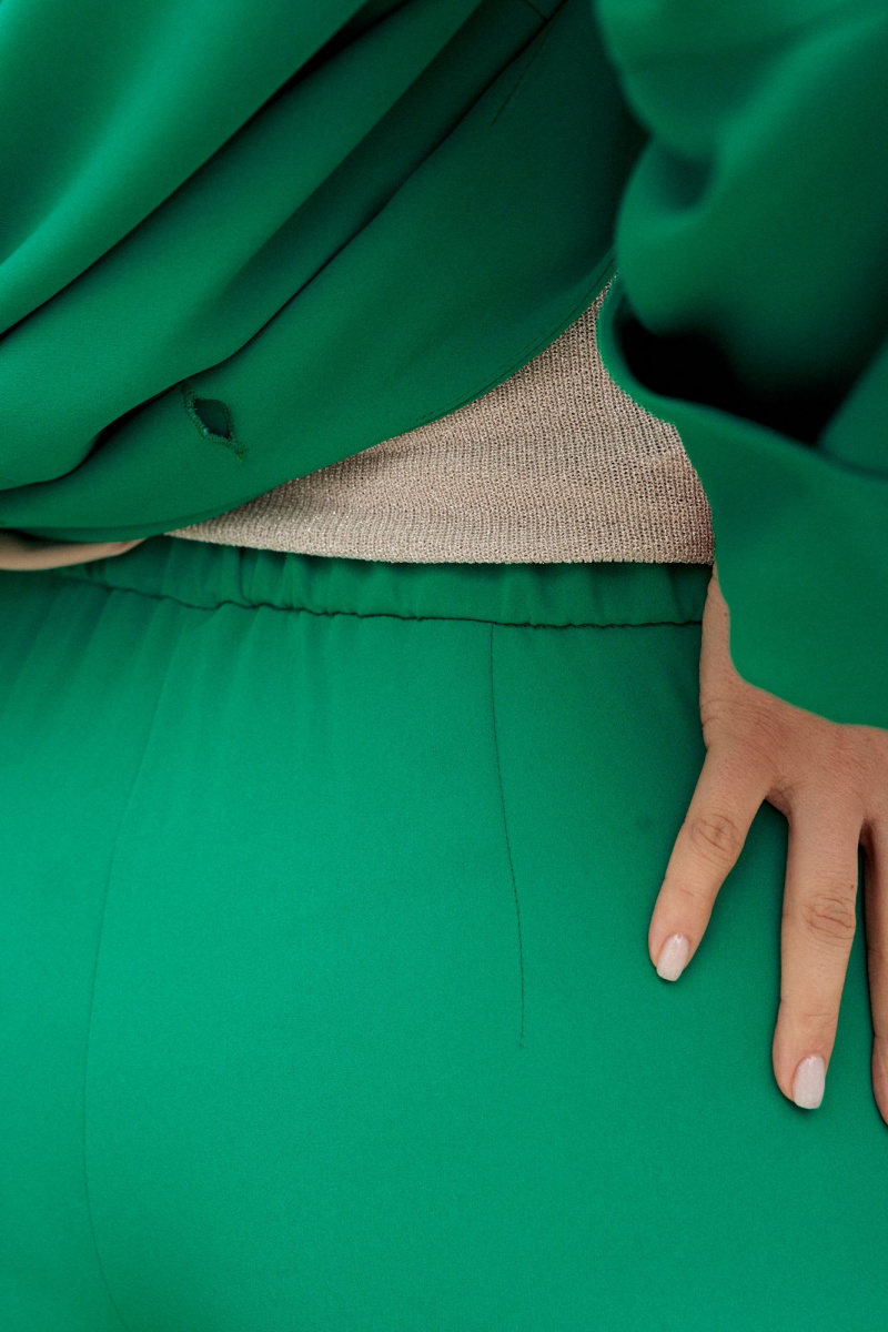 Брючный костюм Vittoria Queen 22163/2 зеленый