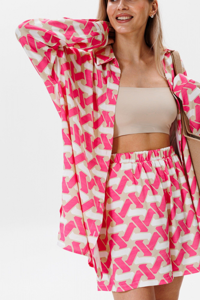Женский комплект с шортами FAMA F08-03GS розовый с белым и геометрическими фигурами