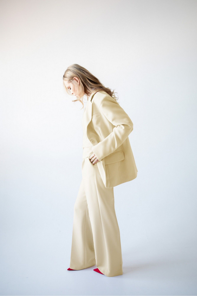 Брючный костюм PiRS 5890 сливочный