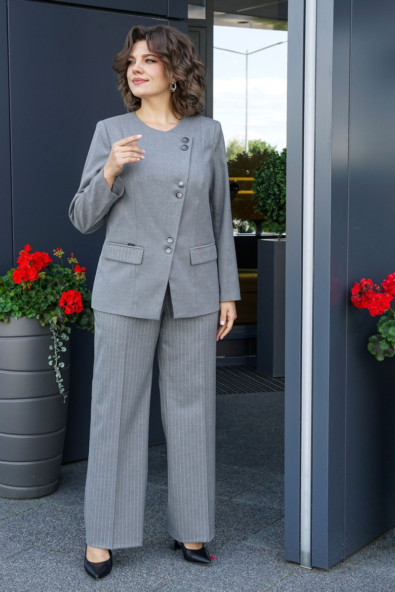 Брючный костюм Alani Collection 2421 серый
