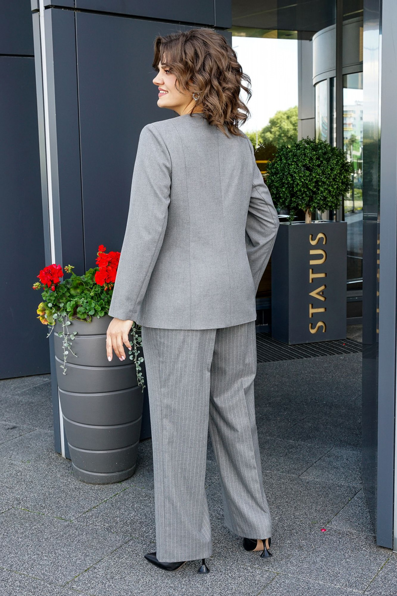 Брючный костюм Alani Collection 2421 серый