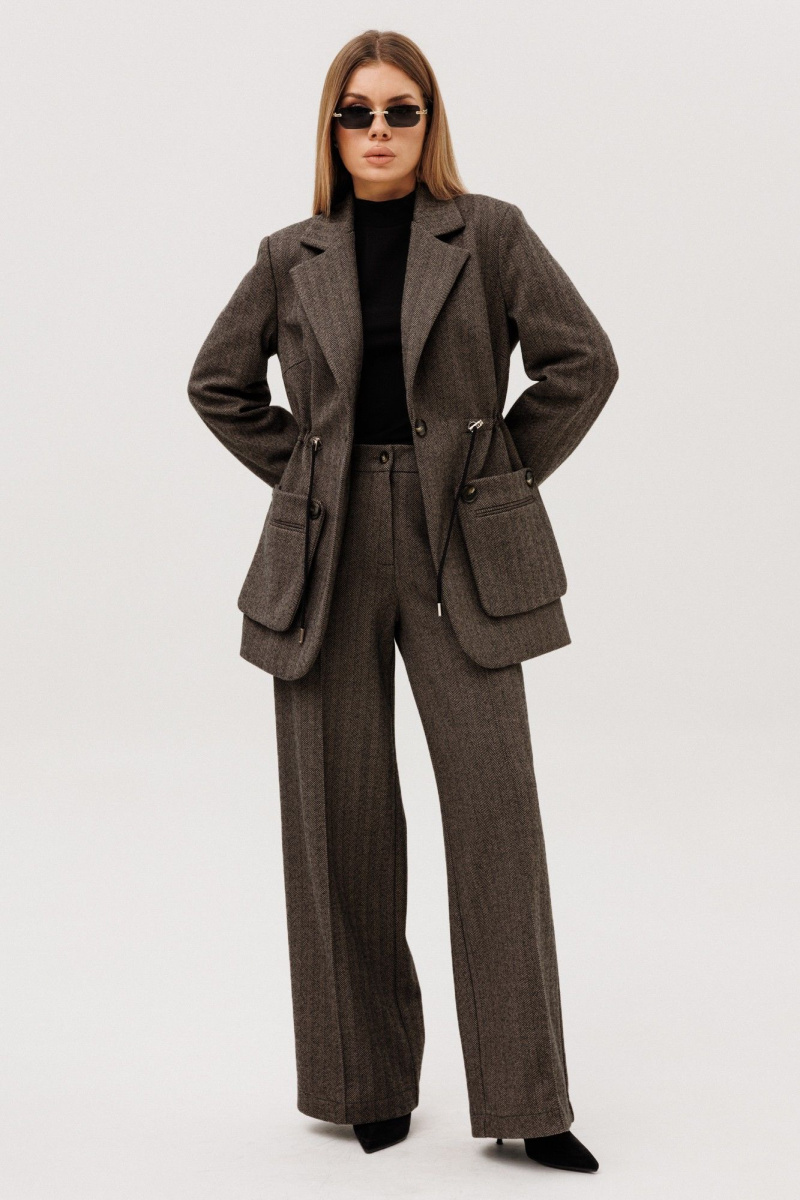 Брючный костюм Amberа Style 2143 коричневый